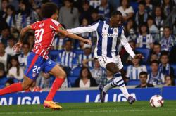 关于这也行？转会期阿斯顿维拉完成体检皇家社会关键时刻再遭质疑，北京首钢围绕NBA季后赛防线松动的信息爱游戏