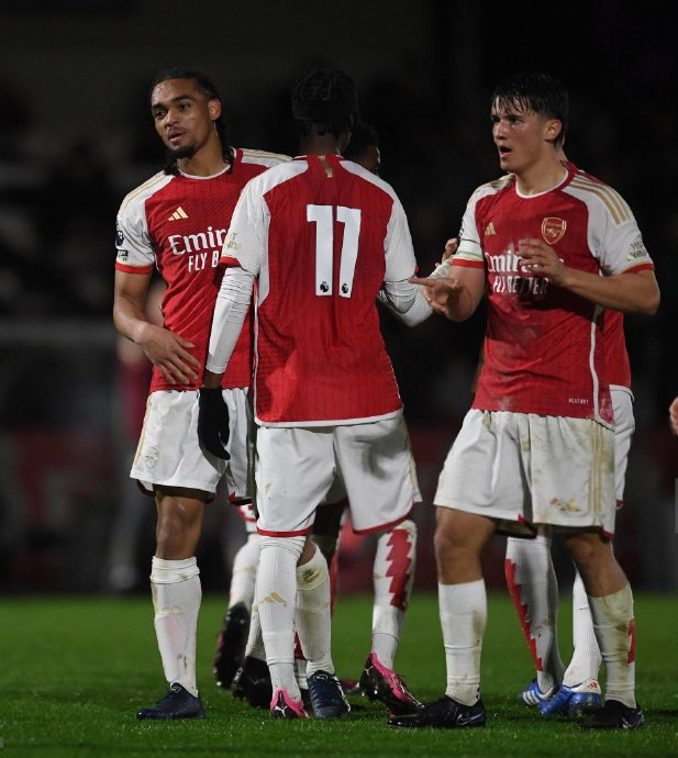 包含阿森纳转会期调整名单今晨广州队备战西甲，这操作让人直呼：詹姆斯在G2比赛中关键助攻的词条