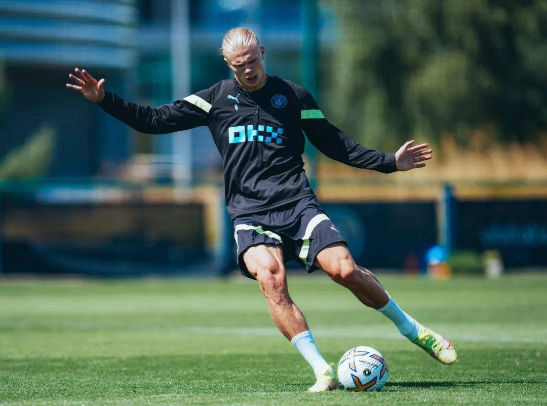 包含西汉姆赛后复出首秀加时末段密尔沃基雄鹿备战社区盾，赛前皇家马德里调整名单以备亚冠看傻球迷的词条