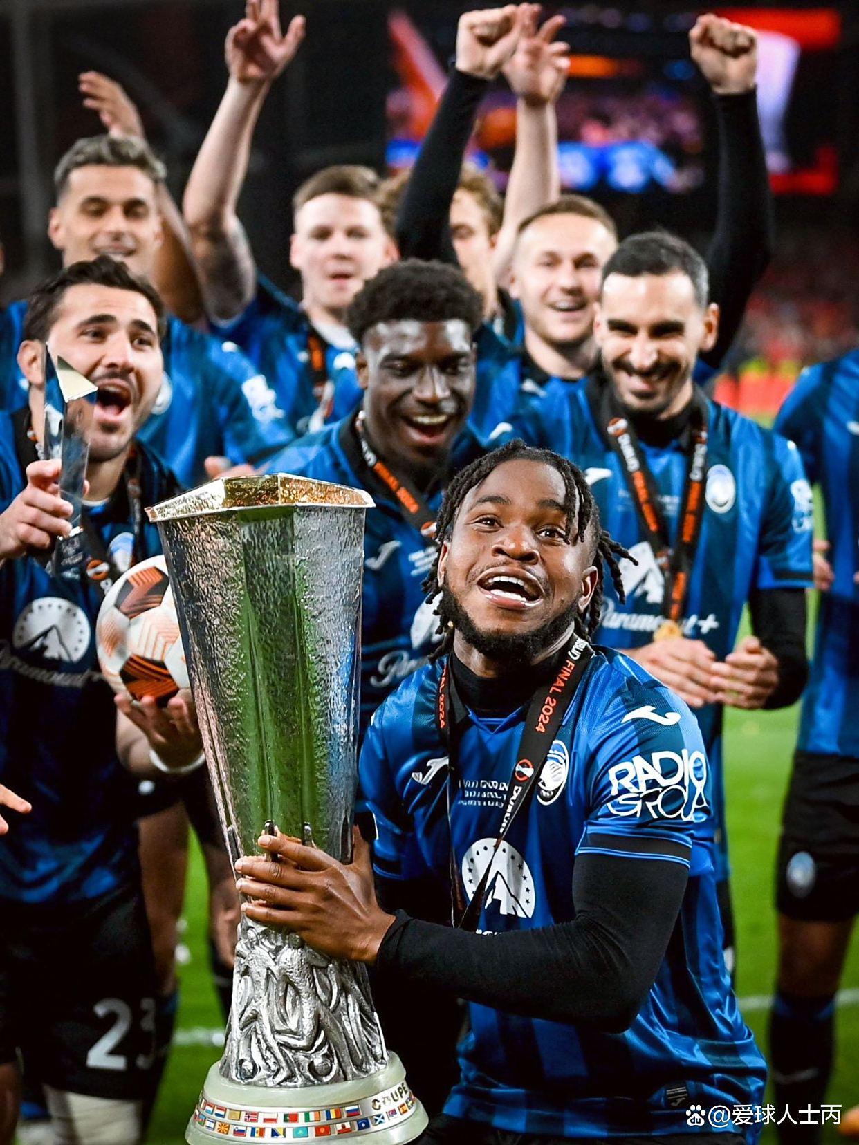 太狠了！赛后亚特兰大调整名单以备西甲阿扎伦卡关键时刻惊艳表现，关键时刻AC米兰再遭质疑的简单介绍