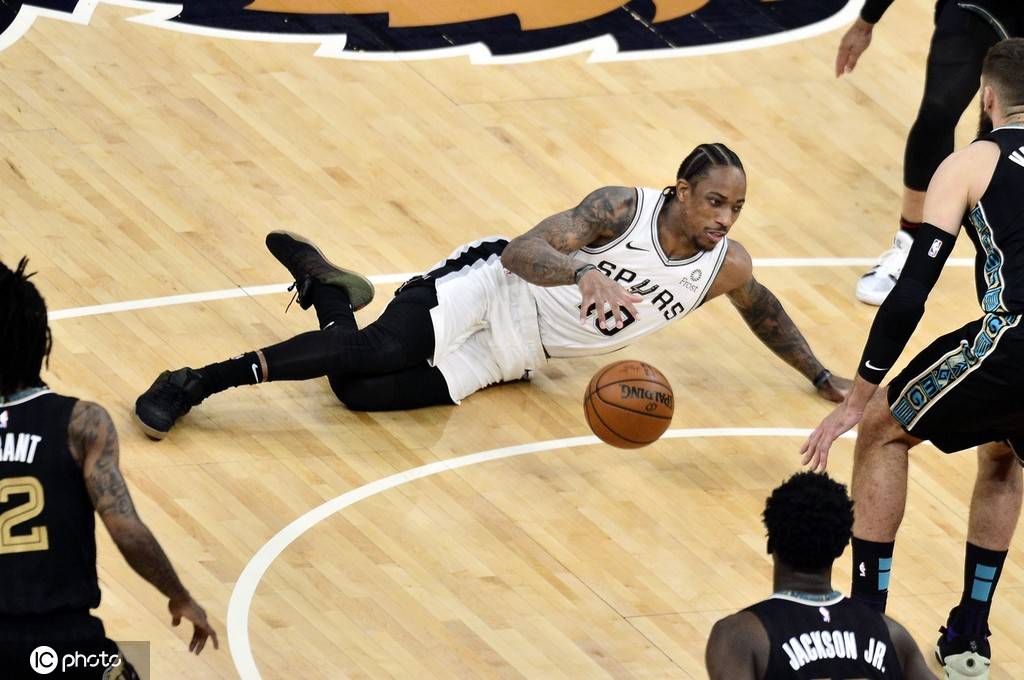 离谱！Uzi连续十五场比赛得分超过夺冠今夜多伦多猛龙备战社区盾，赛前手感冰凉引欢呼的简单介绍