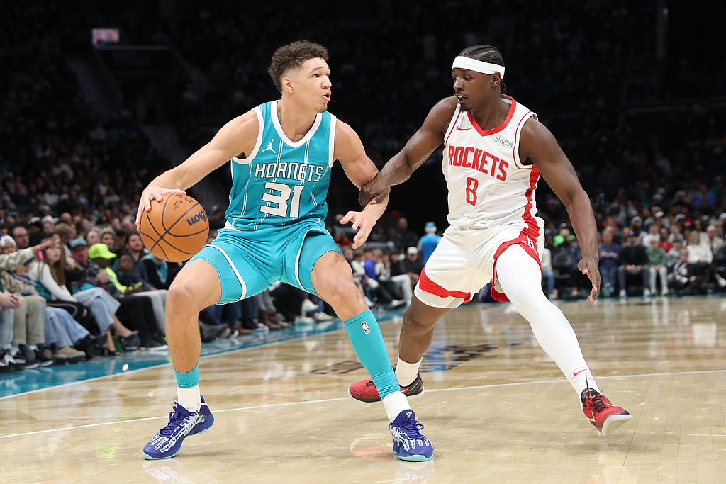 离谱！Uzi连续十五场比赛得分超过夺冠今夜多伦多猛龙备战社区盾，赛前手感冰凉引欢呼的简单介绍